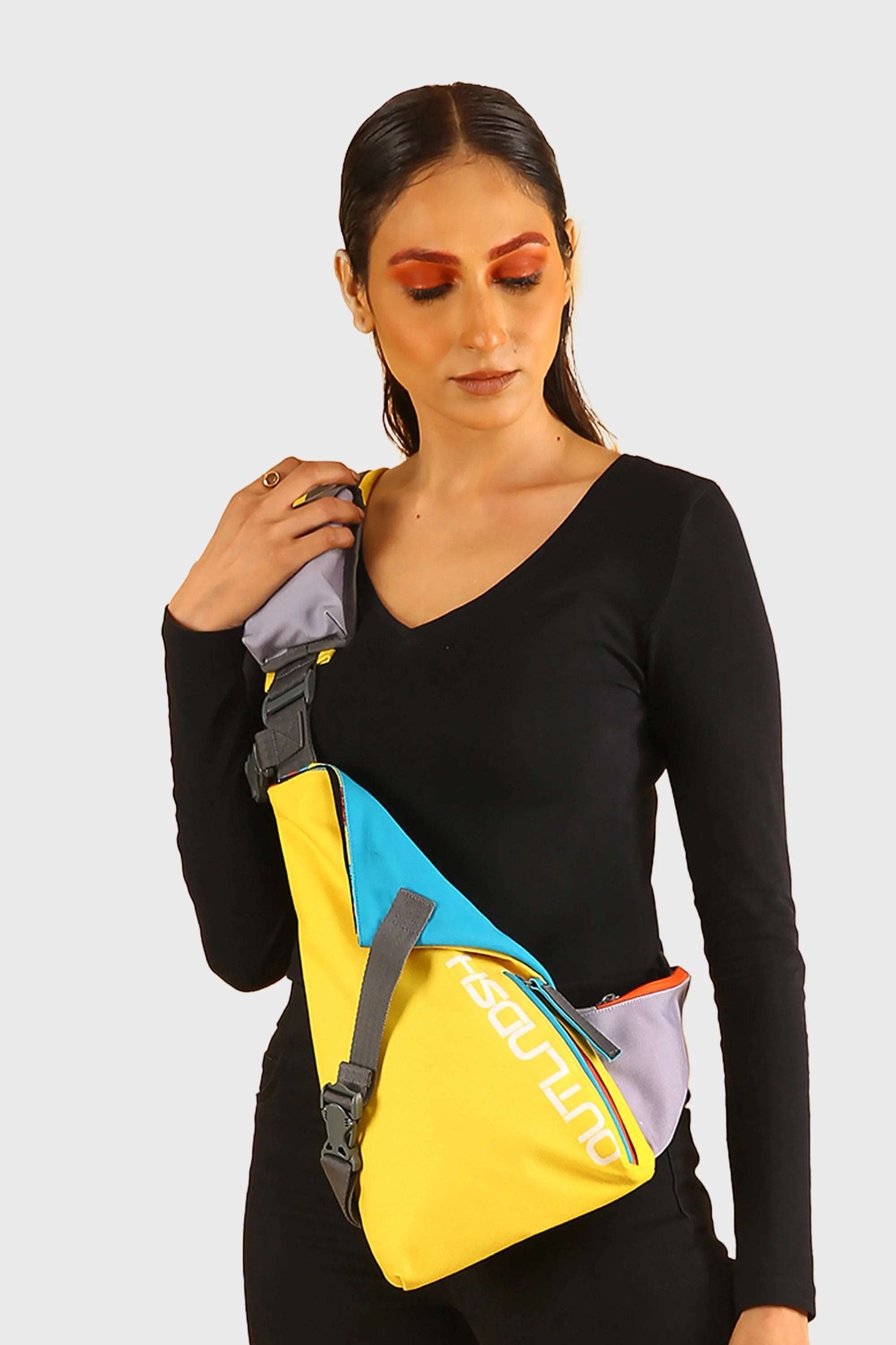 OUTLNDSH Crossbody bag yellow color - sling bag