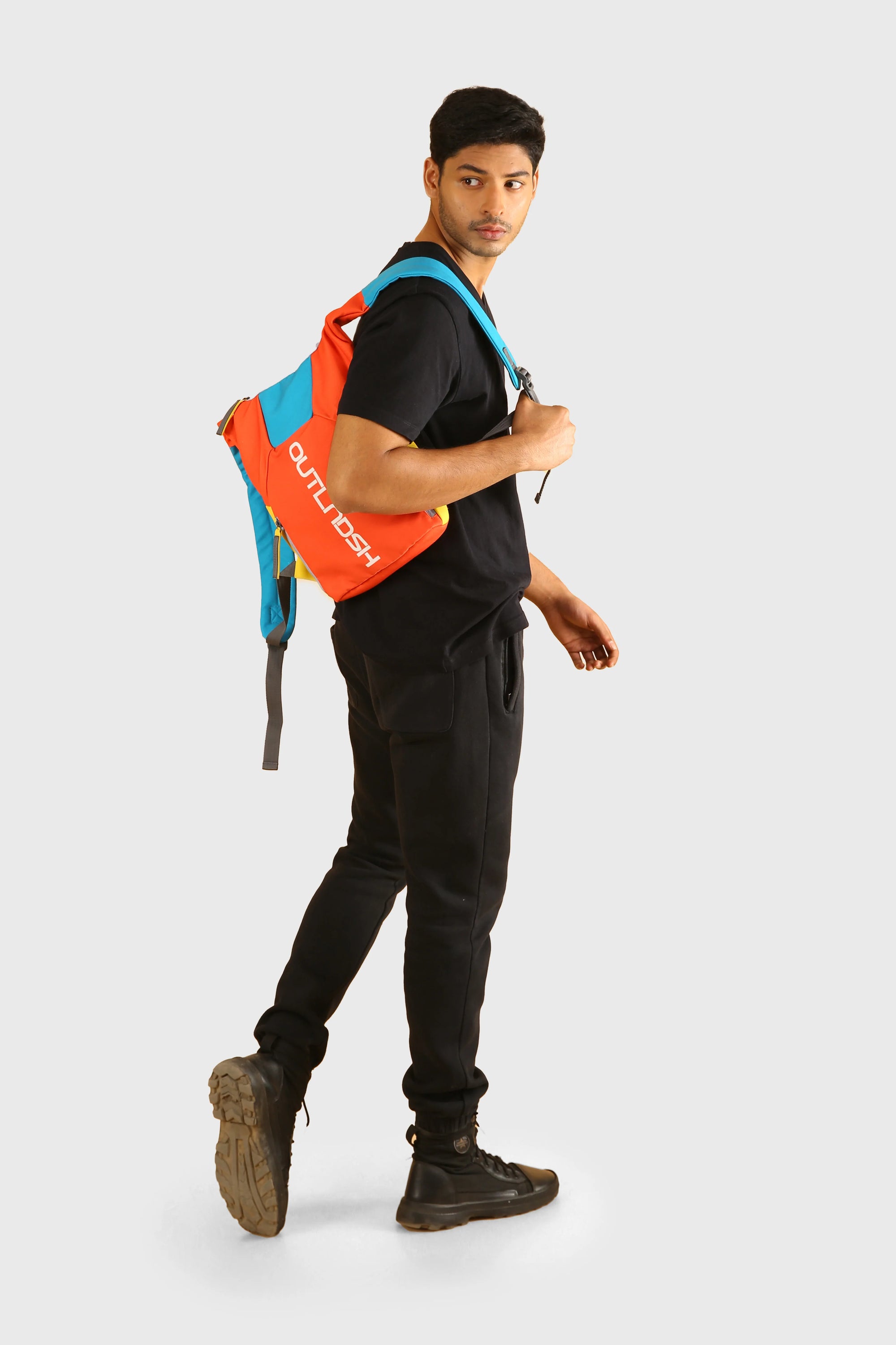OUTLNDSH Backpack bag orange color 